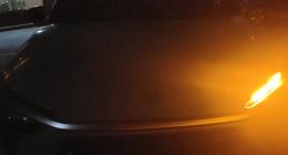 蔚來(lái)ES8轉(zhuǎn)向燈成“獨(dú)眼龍”，售后說(shuō)是在“延長(zhǎng)大燈壽命”