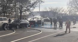 北京順義街頭一輛騰勢(shì)D9突發(fā)大火，損毀嚴(yán)重